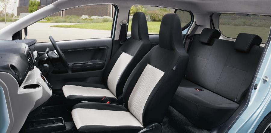 Интерьер Daihatsu Mira e:S 2017 года  (фото 14 из 19)